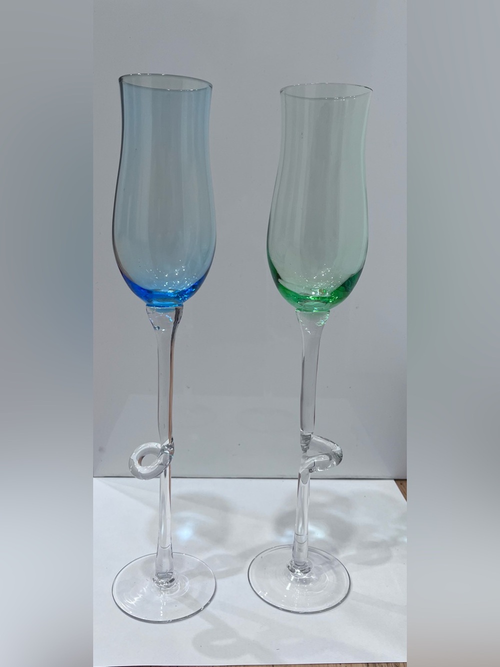 Villa Acquviva Hand Blown Wine Glass. Set of 2